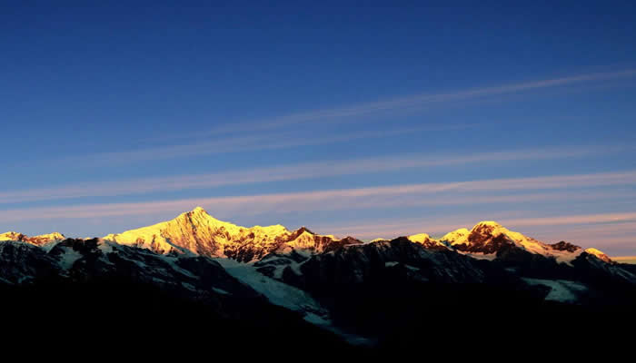 梅裏雪(xuě)山(shān)日落